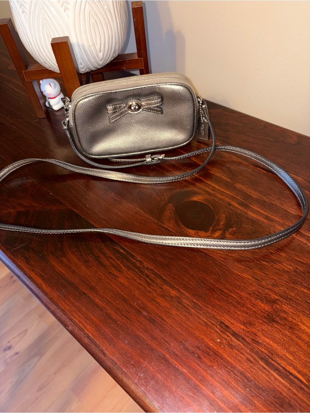 Coach Turnlock Bow Mini Crossbody Bag / Sadie Crossbody (F64655) silver metallic